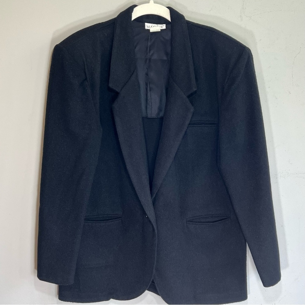 Vintage Maggie black wool blend single button blazer size medium